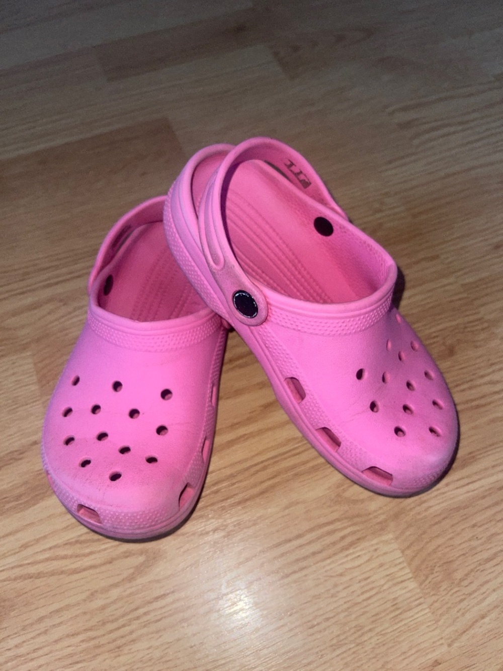 CROCS Little Girls Bubblegum Pink Slip on Shoes / Sandals Size 2